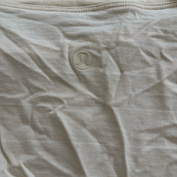 Lululemon Back in Action Tee - Picture 4 of 6